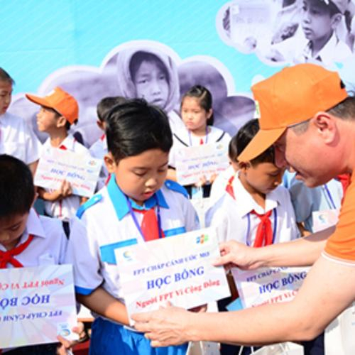 FPT Đóng Góp Gần 100 Tỷ Đồng Cho Hoạt Động Từ Thiện